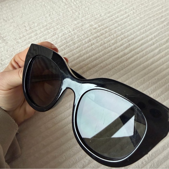 Le Specs Air Heart Black Cat-Eye Sunglasses - Picture 6 of 6